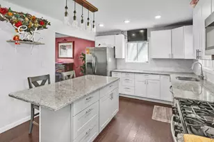 27 Camp Dr, Selden, NY 11784 - Photo 10