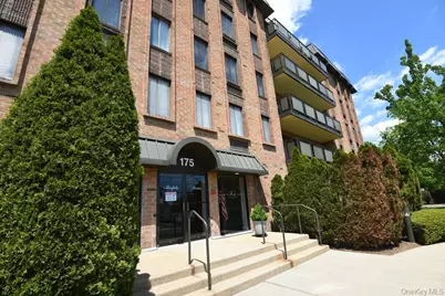 175 Maple Avenue #4I, Westbury, NY 11590 - Photo 2