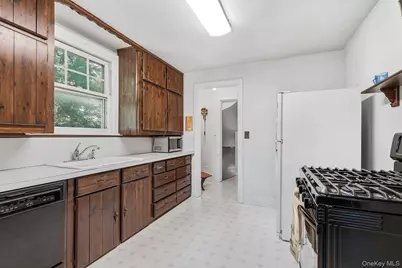 24 Grandview Avenue, White Plains, NY 10605 - Photo 10