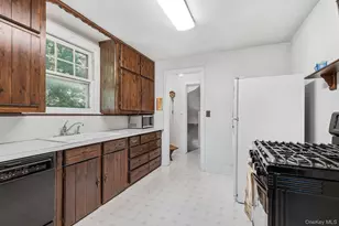 24 Grandview Ave, White Plains, NY 10605 - Photo 10