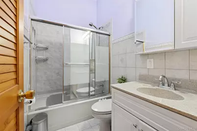 33 Broadway Avenue, Holtsville, NY 11742 - Photo 10