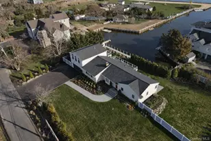 18 Matilda Ct, Bayport, NY 11705 - Photo 2