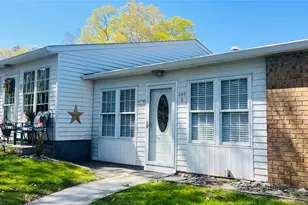 395 Woodbridge Dr, Ridge, NY 11961 - Photo 2