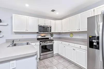 1 Plantation Drive, Hauppauge, NY 11788 - Photo 18