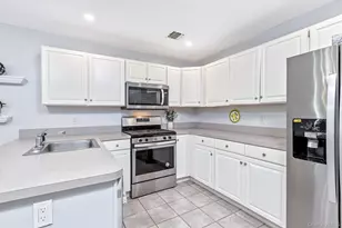 1 Plantation Dr, Hauppauge, NY 11788 - Photo 18