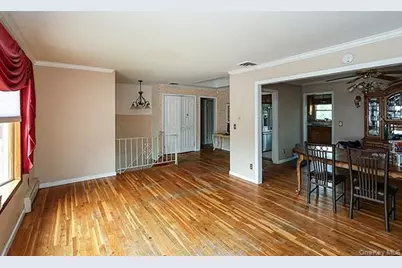 8 Broadfield Place, Glen Cove, NY 11542 - Photo 12