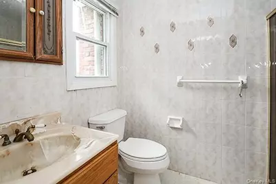 8 Broadfield Place, Glen Cove, NY 11542 - Photo 18