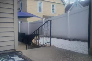 38 Richmond Pl, Middletown, NY 10940 - Photo 2