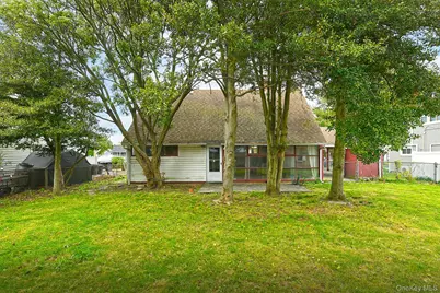 16 Springtime Lane E, Levittown, NY 11756 - Photo 22
