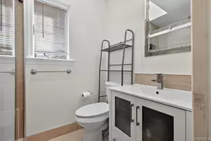 241-31 Oak Park Dr, Douglaston, NY 11362 - Photo 16