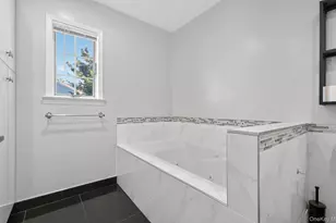 241-31 Oak Park Dr, Douglaston, NY 11362 - Photo 28