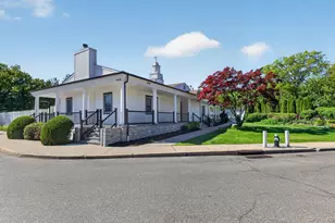 241-31 Oak Park Dr, Douglaston, NY 11362 - Photo 34