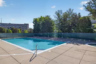 241-31 Oak Park Dr, Douglaston, NY 11362 - Photo 36