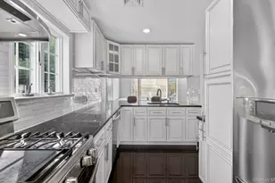 241-31 Oak Park Dr, Douglaston, NY 11362 - Photo 8