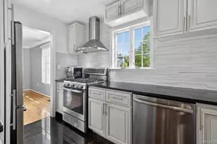 241-31 Oak Park Dr, Douglaston, NY 11362 - Photo 6