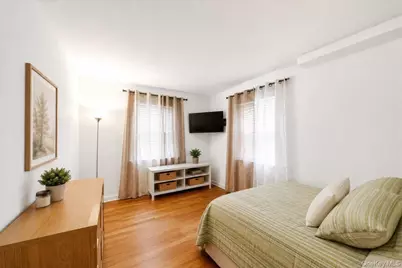 2563 Laconia Avenue, Bronx, NY 10469 - Photo 12