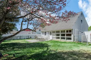 71 Chimney Ln, Levittown, NY 11756 - Photo 2
