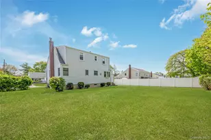 142 Elkton Ln, North Babylon, NY 11703 - Photo 22