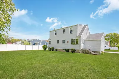 142 Elkton Lane, North Babylon, NY 11703 - Photo 24