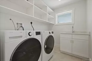 72 Cypress Ln, Westbury, NY 11590 - Photo 28