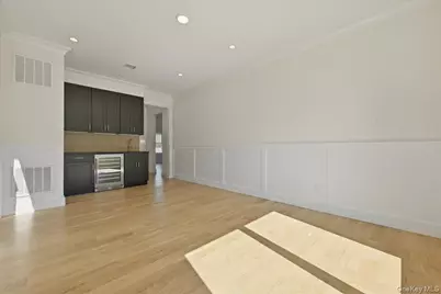 72 Cypress Lane, Westbury, NY 11590 - Photo 4