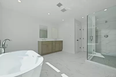 72 Cypress Lane, Westbury, NY 11590 - Photo 20