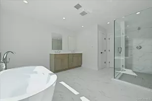 72 Cypress Ln, Westbury, NY 11590 - Photo 20