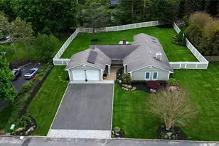 12 Buccaneer Ln, East Setauket, NY 11733 - Photo 2