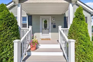 23 Roosevelt Pl, Newburgh, NY 12550 - Photo 2