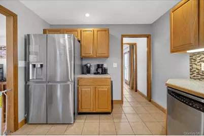 23 Roosevelt Place, Newburgh, NY 12550 - Photo 6