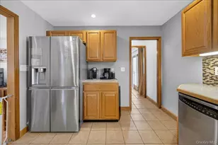 23 Roosevelt Pl, Newburgh, NY 12550 - Photo 6