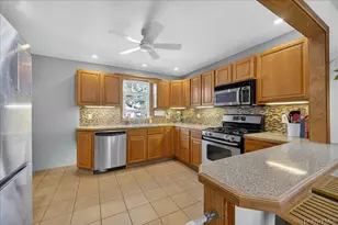 23 Roosevelt Pl, Newburgh, NY 12550 - Photo 4