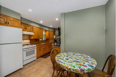 88-68 Commonwealth Boulevard, Bellerose, NY 11426 - Photo 10