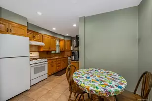 88-68 Commonwealth Blvd, Bellerose, NY 11426 - Photo 10