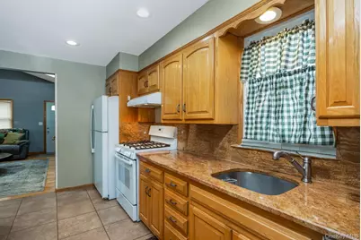 88-68 Commonwealth Boulevard, Bellerose, NY 11426 - Photo 8