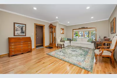 88-68 Commonwealth Boulevard, Bellerose, NY 11426 - Photo 4