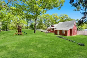 183 Dogwood Dr, Wading River, NY 11792 - Photo 12