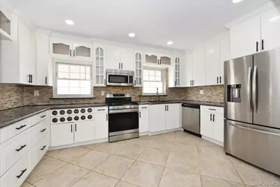 7627 175th Street, Fresh Meadows, NY 11366 - Photo 14
