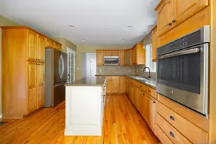 76 Rockledge Dr, Pleasant Valley, NY 12569 - Photo 4