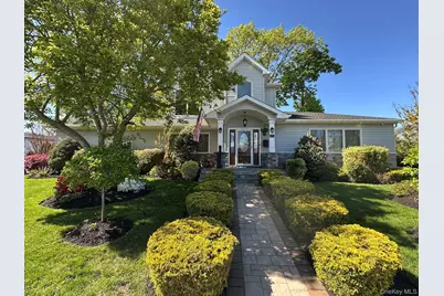 752 Kensington Court, Westbury, NY 11590 - Photo 2