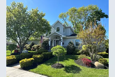 752 Kensington Court, Westbury, NY 11590 - Photo 2