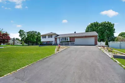 8 Whitebirch Lane, Commack, NY 11725 - Photo 4
