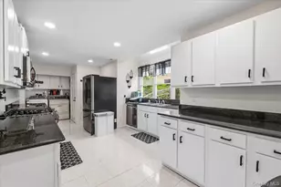 20 School House Ln, Syosset, NY 11791 - Photo 16