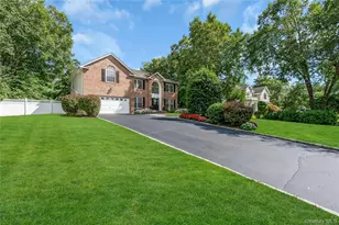 6 Magnolia Ln, Smithtown, NY 11787 - Photo 2