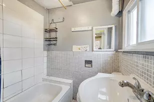 295 Washington St, Hempstead, NY 11550 - Photo 8