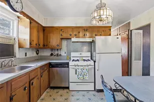 24 Spring Garden St, Valley Stream, NY 11580 - Photo 8