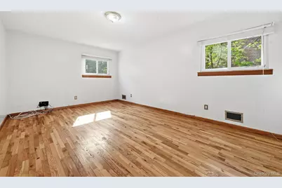 47-18 Glenwood Street, Little Neck, NY 11362 - Photo 12