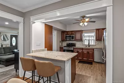 364 S Broadway, Lindenhurst, NY 11757 - Photo 10