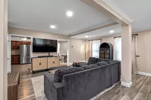 364 S Broadway, Lindenhurst, NY 11757 - Photo 4