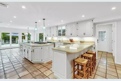 227 Gillette Avenue, Bayport, NY 11705 - Photo 8